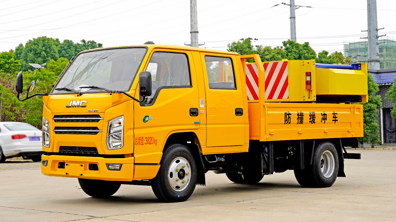 江鈴二級(jí)翻轉(zhuǎn)防撞緩沖車(chē)（配曼力西包）